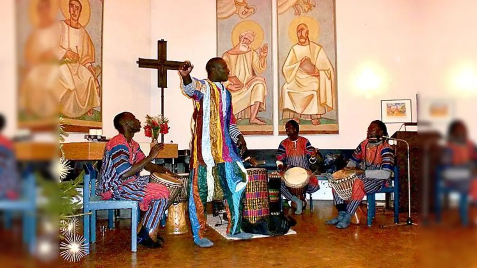 Bei der Vernissage der Ausstellung gab es fetzige afrikanische Trommelwirbelmusik 	 (Foto: oha)