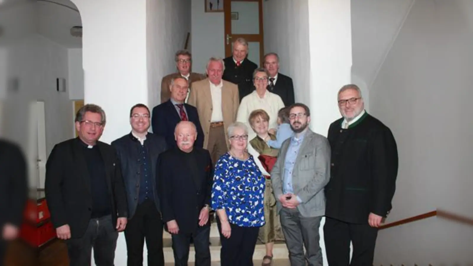 Bei der Weihnachtsfeier der CSU Hallbergmoos-Goldach wurden traditionell treue Mitglieder des Ortsverbands geehrt. Zu Gast war auch MdB Erich Irlstorfer (rechts).  (Foto: Partei)