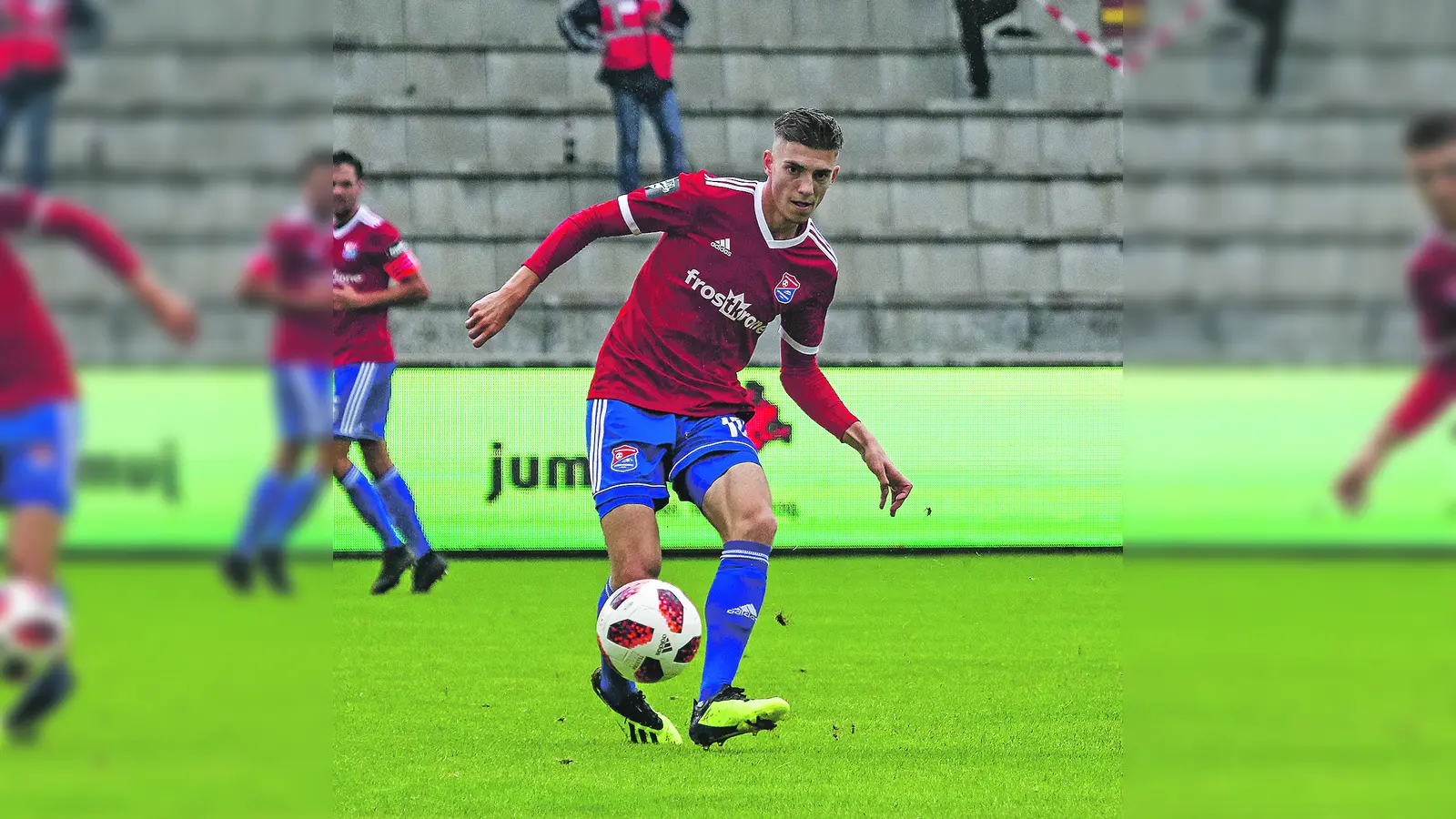 Mittelfeldspieler Lucas Hufnagel erzielte den Siegtreffer für die SpVgg, die etwas glücklich am Ende drei Punkte vom Würzburger Dallenberg mitnahmen. (Foto: Christian Riedel)