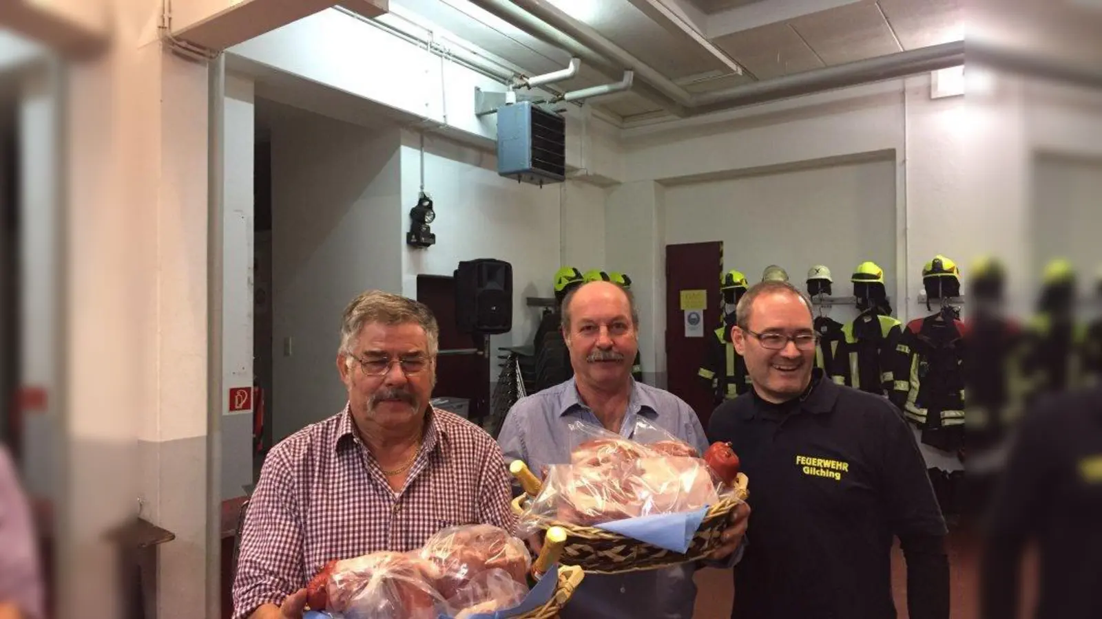 (Von links): Siegerpaar Adalbert Bittinger, Berthold Fink und Johann Müller (Vorsitzender). (Foto: dwu)