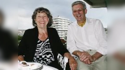 Hoch über den Dächern des Cosimaparks: Margot Büchler und Michael Stegner leben schon seit fast 40 Jahren am Wilhelm-Dieß-Weg und wollen hier auch im Alter bleiben. Stegner gründete den Verein »Wohnen im Alter im Cosimapark«.  (Foto: ak)