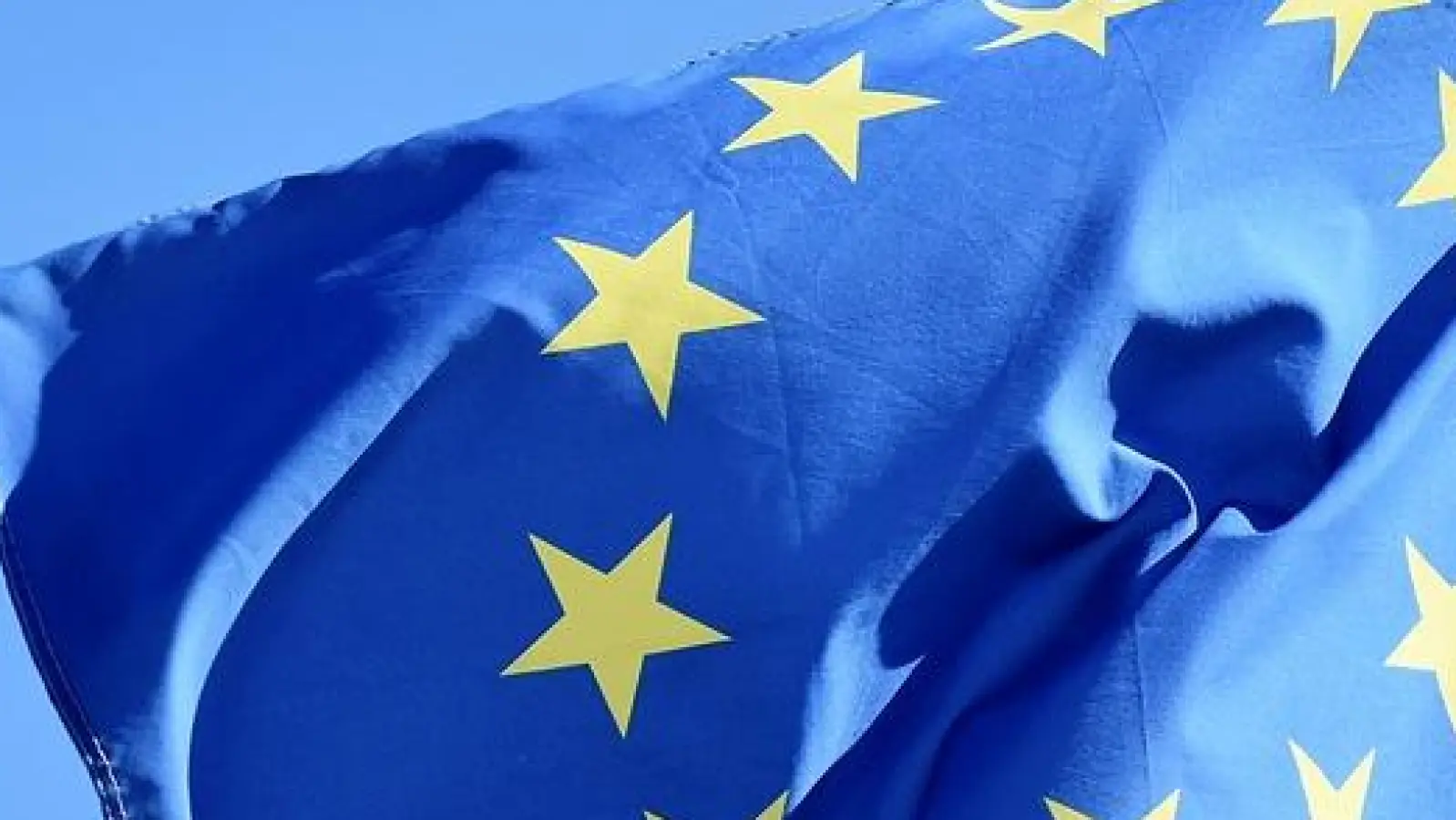 Europa macht Politik, Politiker machen Europa -aber wohin soll die Reise gehen? Die Bürger und Wähler haben die Möglichkeit, den Politikern auf den Zahn zu fühlen. (Foto: Capri23auto, CC0)