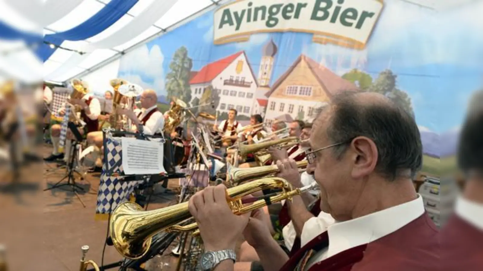 Zünftige Musik gehört zur Ayinger Bräu-Kirta genauso dazu wie das süffige Bier.	 (Foto: Schunk)