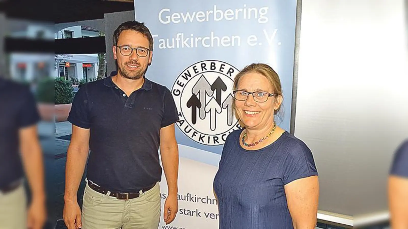 Der Gewerbering-Vorsitzende Martin Soellner und die Referentin Dorothee Bischof beim Unternehmertreff. (Foto: VA)