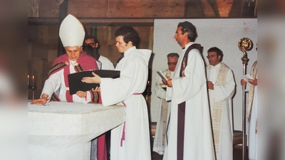 Vor genau 40 Jahren vollzog Kardinal Josef Ratzinger die Weihe der Kirche Maria Königin.  (Foto: Pfarrei Maria Königin)