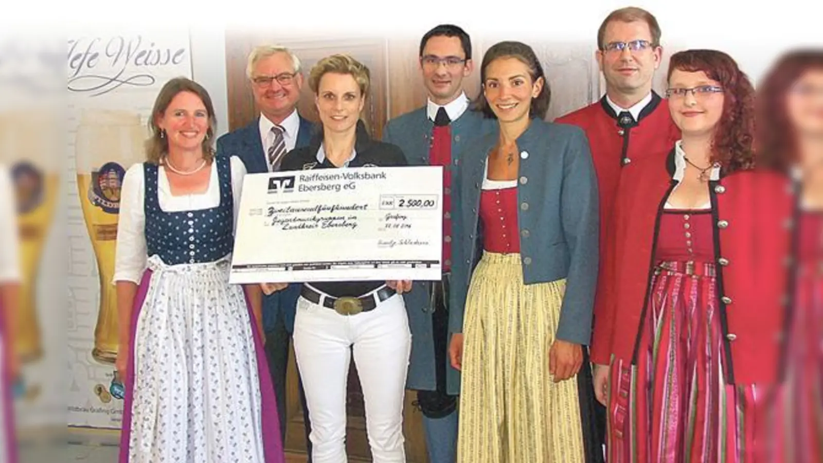 Ruth Olma (Glonner Musi), 2. Bürgermeister Josef Rothmoser, Bräuin Swantje Schlederer, Sebastian Brilmayer und Katharina Baumgarten (Spielmannszug Ebersberg), Stefan Pihale und Christine Hochrainer (Spielmannszug Grafing). 	 (Foto: VA)