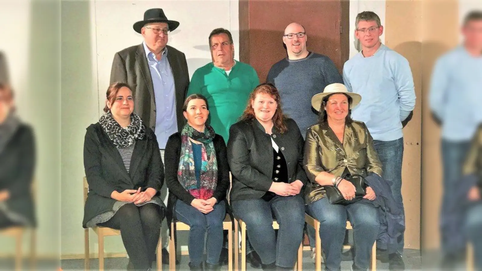 Die Premiere des neuen Stücks rückt näher. Das Ensemble freut sich schon auf die Aufführungen. (Foto: © Theatergruppe St. Quirin)