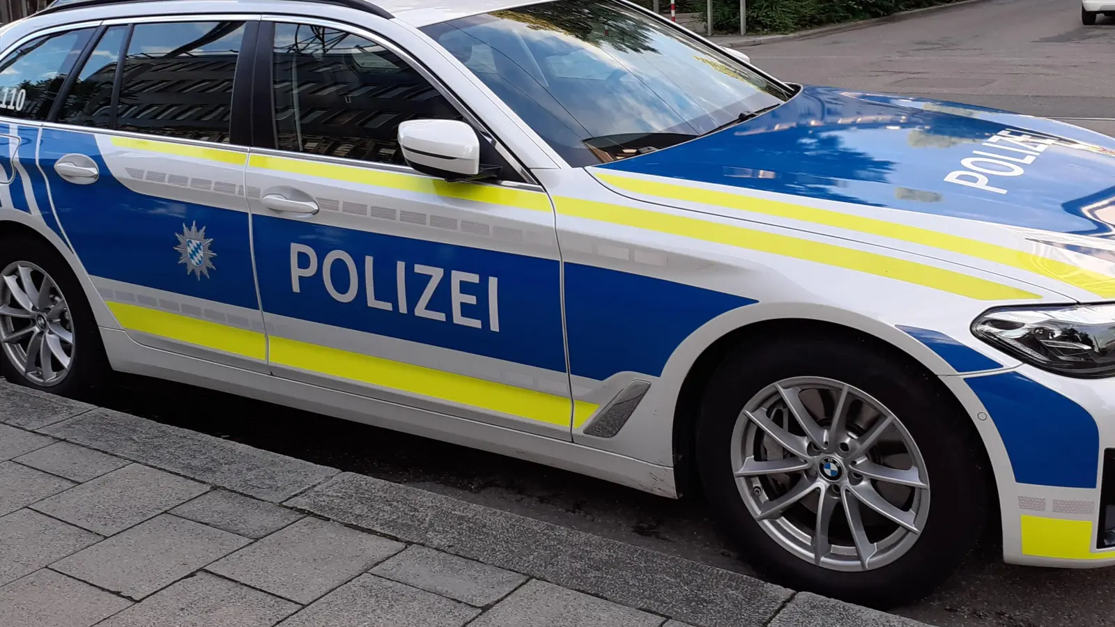 Im Zusammenhang mit dem Raubfall auf der Uhrenmesse in Unterschleißheim könnte ein Diebstahl aus einem Händlerauto am Rasthof Schlüsselfeld stehen. Die Polizei sucht Zeugen.  (Symbolbild: mha)