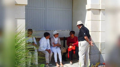 Reiselust ist bei der älteren Generation weit verbreitet. Die Beschwerlichkeiten eines privaten Umzugs hingegen scheuen die meisten von ihnen – es sei denn, ihre Selbstständigkeit ist durch Krankheit oder Unfall extrem eingeschränkt. (Foto: Wiltrud Zweigler/be.p)