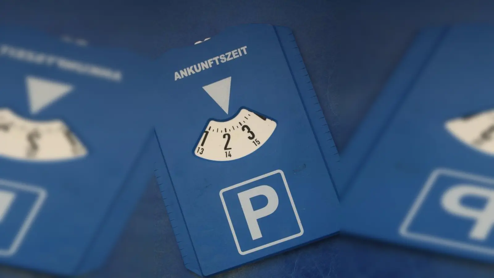 Wer um 14.09 Uhr parkt, stellt die Scheibe auf 14.30 Uhr ein. Dann passt's. (Foto: job)