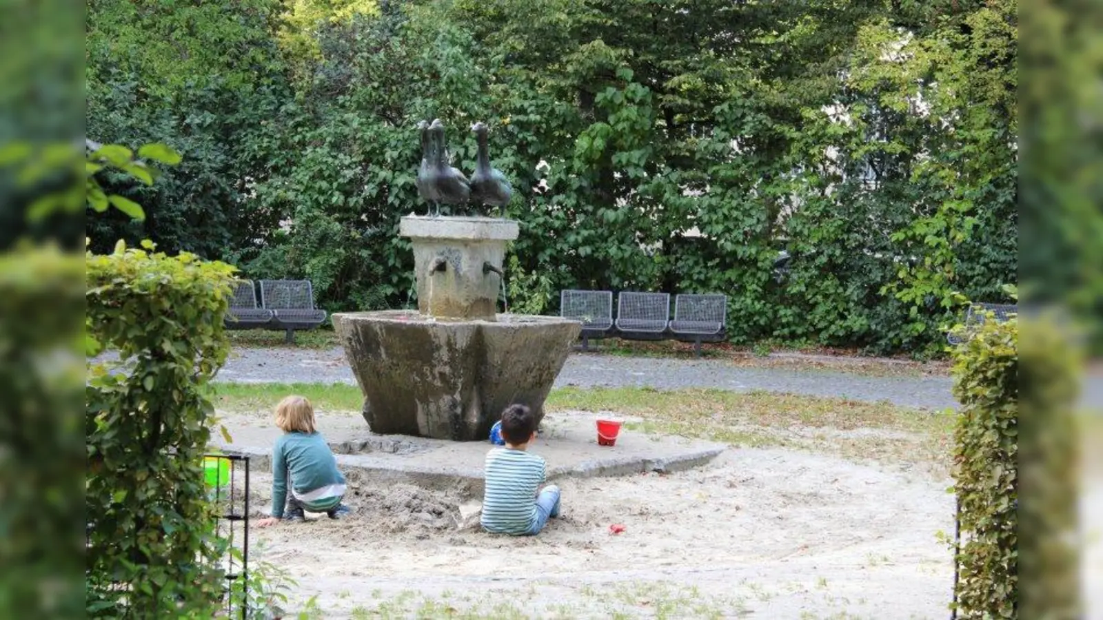 Unter anderem soll es in der Bürgerversammlung für Neuhausen-Nymphenburg um den aktuellen Sachstand zum Thema Trinkwasserbrunnen, hier der Gänsebrunnen am Winthirplatz, gehen. (Foto: sb)