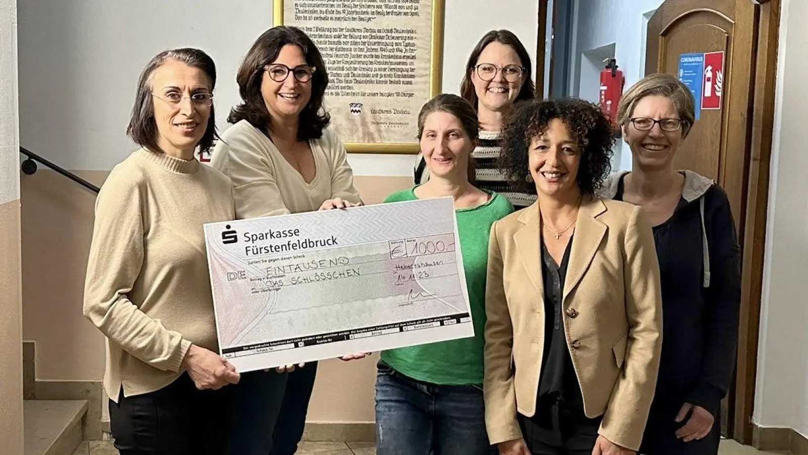 Ein Scheck in Höhe von 1.000 Euro wurde an „Haus des Lebens Dachau e.V.” übergeben. (Foto: pr)