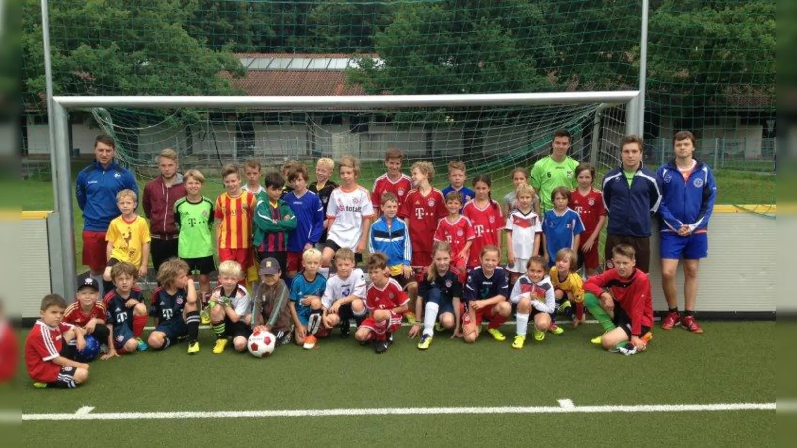 Laden wieder männliche und weibliche Nachwuchskicker ein: Die Kick it! Club Sommer-Camps inklusive dem innovativen Summer Camp Football &amp; English. (Foto: TSV Solln)