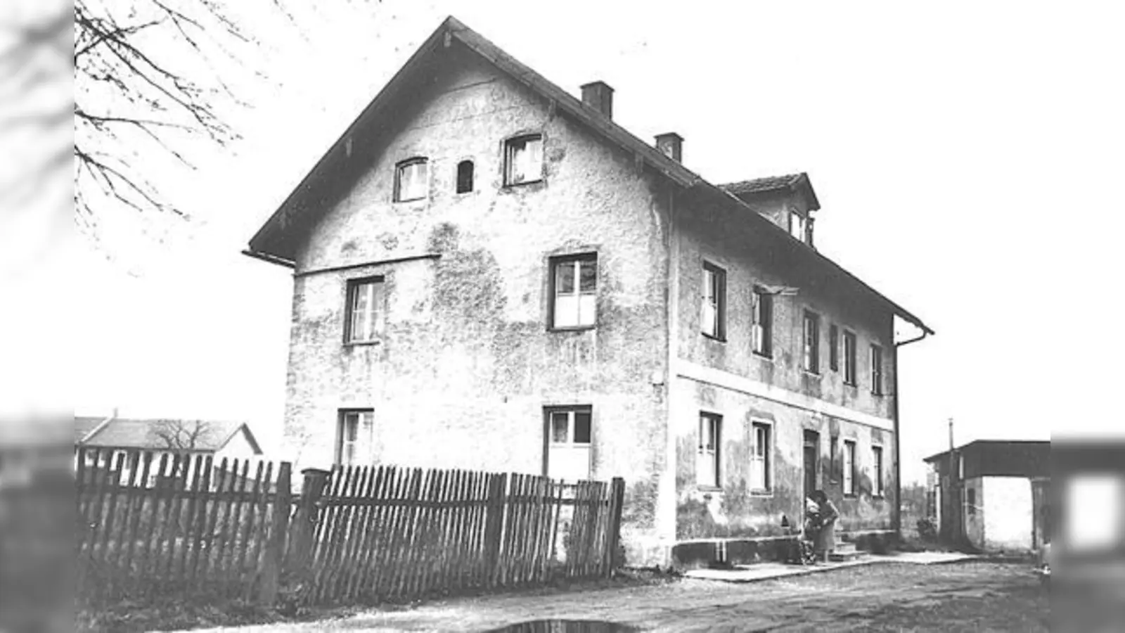 Steht noch für das alte dörfliche Moosach: Die Ecke Darmstäder Straße / Georg-Brauchle-Ring im Jahr 1961.  (Foto: Geschichts-Sammlung Laturell/Mooseder)