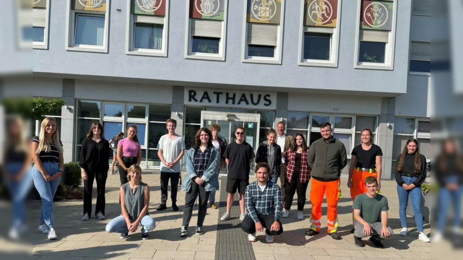 Azubis, Studentin, Praktikanten und FSJ-ler freuen sich auf ihre Tätigkeit bei der Stadt Germering. (Foto: pst)