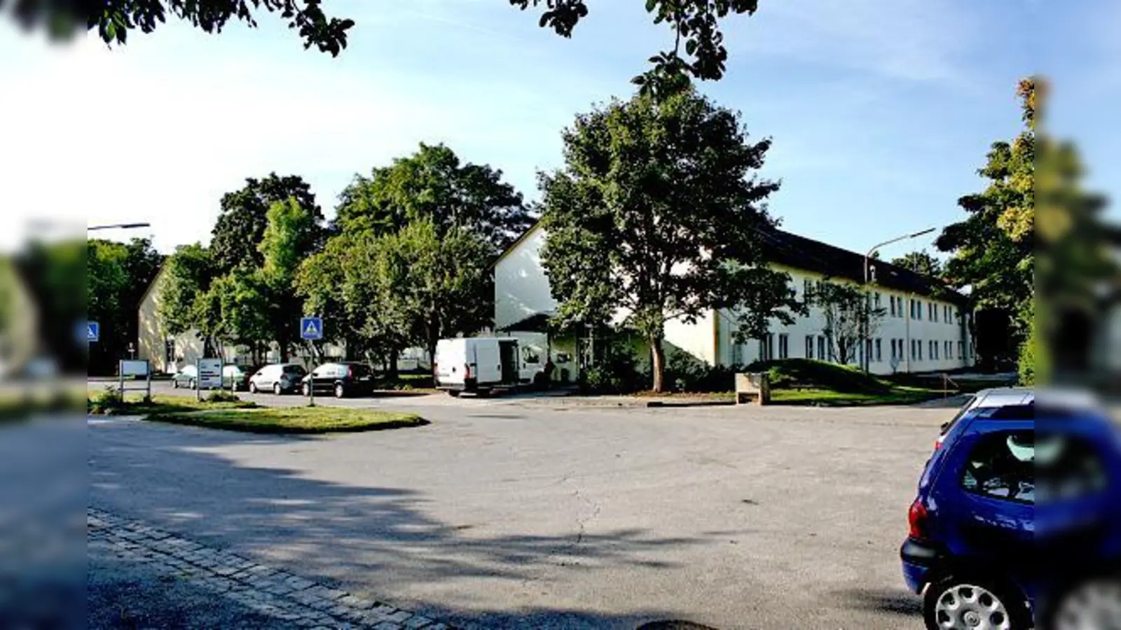 Auf dem Gelände der ehemaligen Kronprinz-Rupprecht-Kaserne will der Autobauer BMW ein Forschungs- und Innovationszentrum errichten. 	 (Foto: Schmidt)