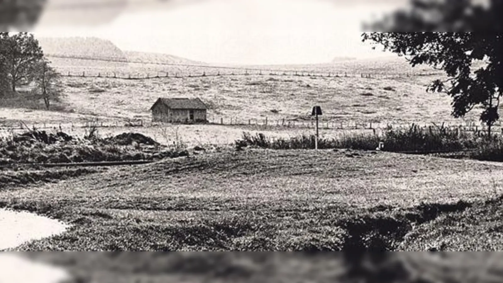 Bis vor wenigen Jahren noch erkennbarer einstiger Standort einer der Sicherung des Salztransports dienenden Turmhügelburg in einem Foto von 1979. 	 (Foto: Klaus Schwarz)
