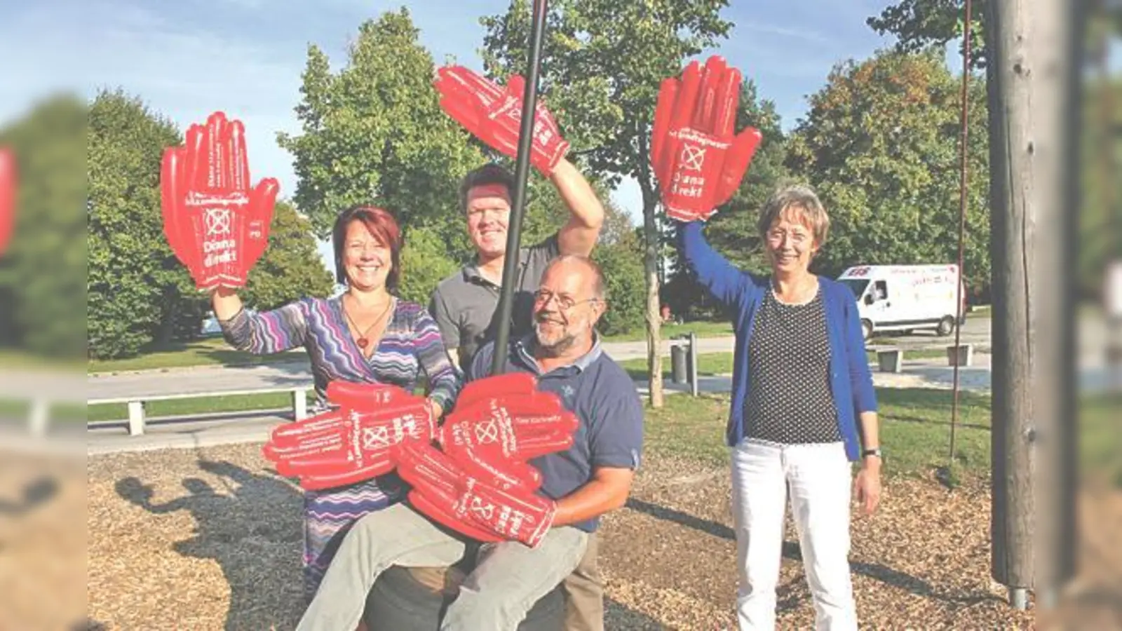 Auf Stippvisite am Goldschmiedplatz im Hasenbergl (v. l.): Landtagsabgeordnete Diana Stachowitz, SPD-Bundestagskandidat Florian Post, Bezirksrat Gerhard Wimmer und Stadträtin Heide Rieke.	 (Foto: ws)
