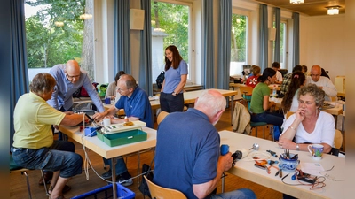 Rund 70 Prozent der defekten Geräte können mit dem richtigen Werkzeug, Know-how und gutem Willen wieder repariert werden.  (Foto: Michael Himmelstoß)