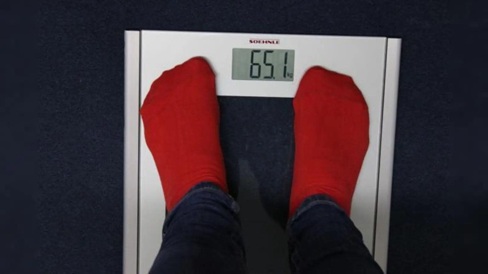 Wie alle Anonymen Esssüchtigen steht Marie N. jeden Morgen auf der Waage. In ihren schwierigsten Zeiten hat dieser unbestechliche Zeuge bei ihr 20 Kilogramm mehr angezeigt.  (Foto: cr)