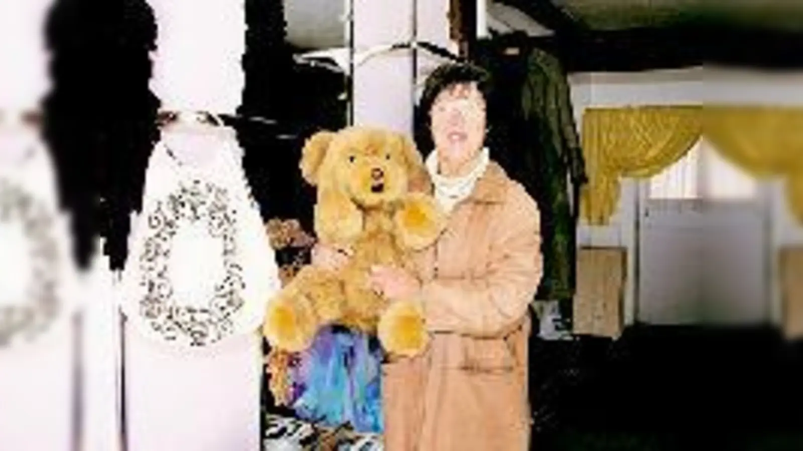 Helga Träger freut sich auf die Eröffnung ihres »Kleinen Warenhauses«.  (Foto: Schwarz-Mehrens)