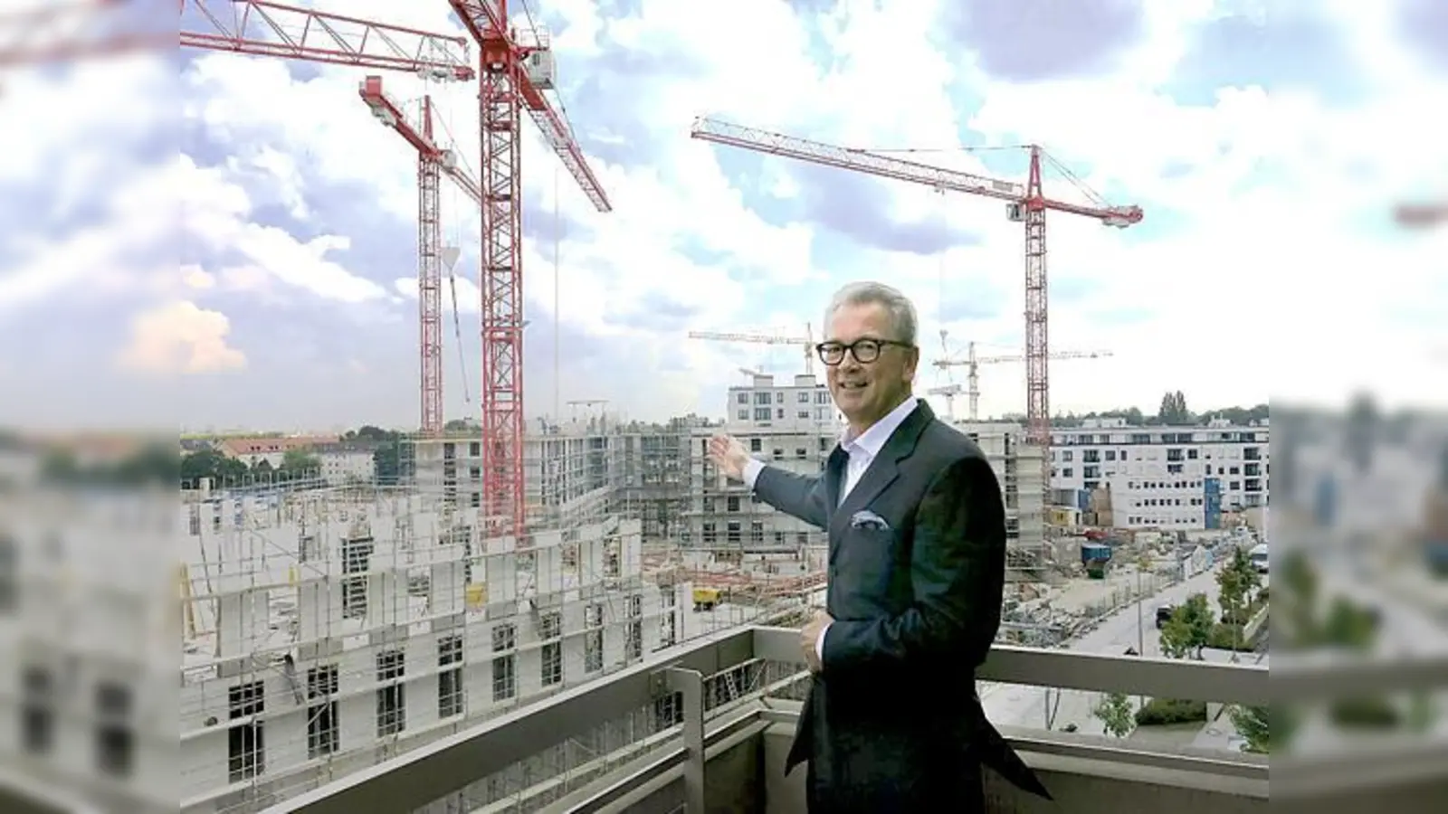 Stolzer Projektentwickler inmitten eines 500-Millionen-Projektes. Ralf Büschl zeigt gerne den Projektfortschritt im Parkviertel Giesing.	 (Foto: HH)