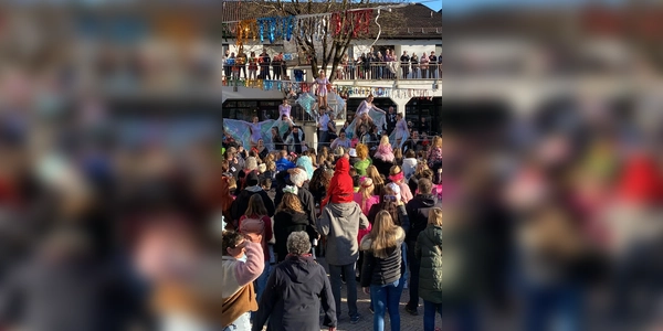 Der Faschingsdienstag in Karlsfeld mit DJ Goldi am Mischpult verspricht ein Tag voller Freude, Lachen und guter Laune zu werden.  (Foto: jj)