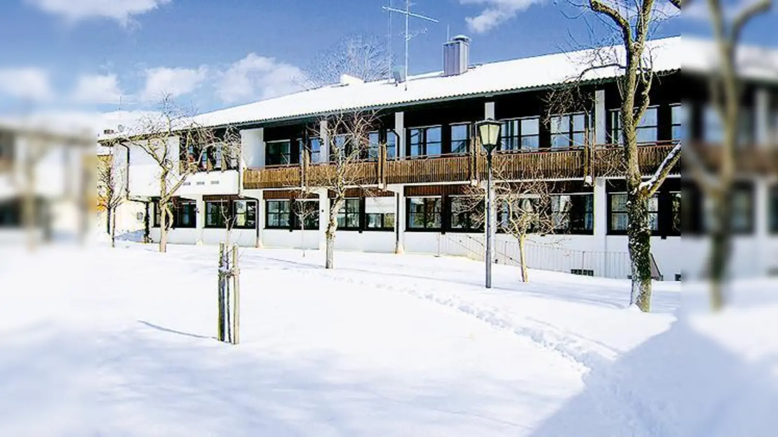 In vier Bauabschnitten, verteilt auf die nächsten vier Jahre, soll das Sauerlacher Rathaus von Grund auf saniert werden.   (Foto: Pietsch)