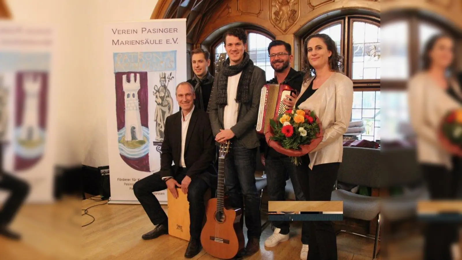 Förderung der Kultur im Münchner Westen: die Pasinger Preise 2018 gingen an Bianca Artopé (r.) und an die Cagey Strings mit Tom Dessau, MIchi Peyerl, Marinus Christof und Olli Frank (v.l.). (Foto: us)