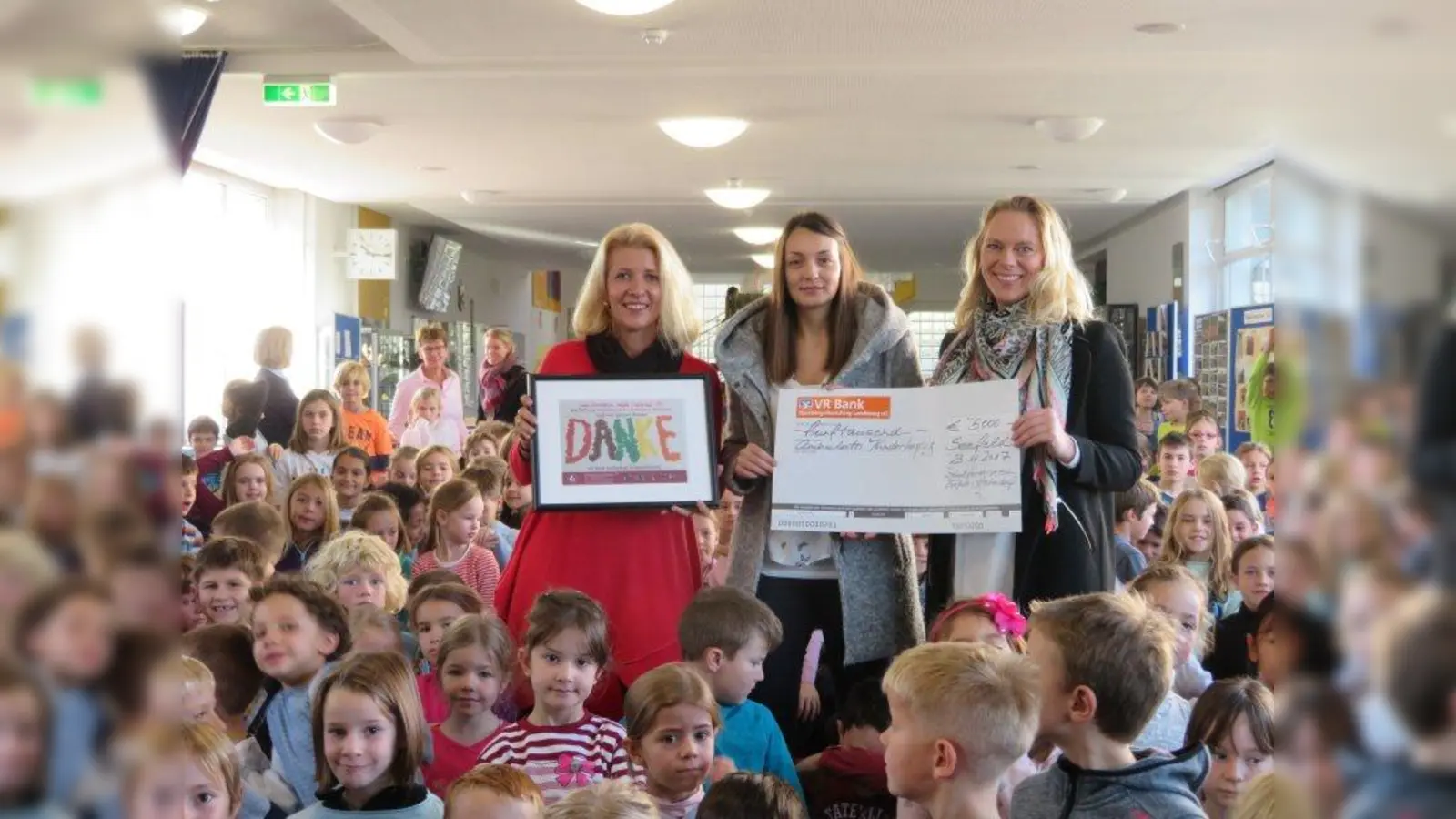 Die Kinder der Grundschule am Pilsensee liefen Runde um Runde und können so satte 5.000 Euro dem Ambulanten Kinderhospiz München spenden. (Foto: Grundschule am Pilsensee)