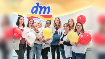 Das dm-Team freut sich schon auf die Eröffnung des Marktes in der Sonnenstraße. (Foto: dm-drogerie markt)