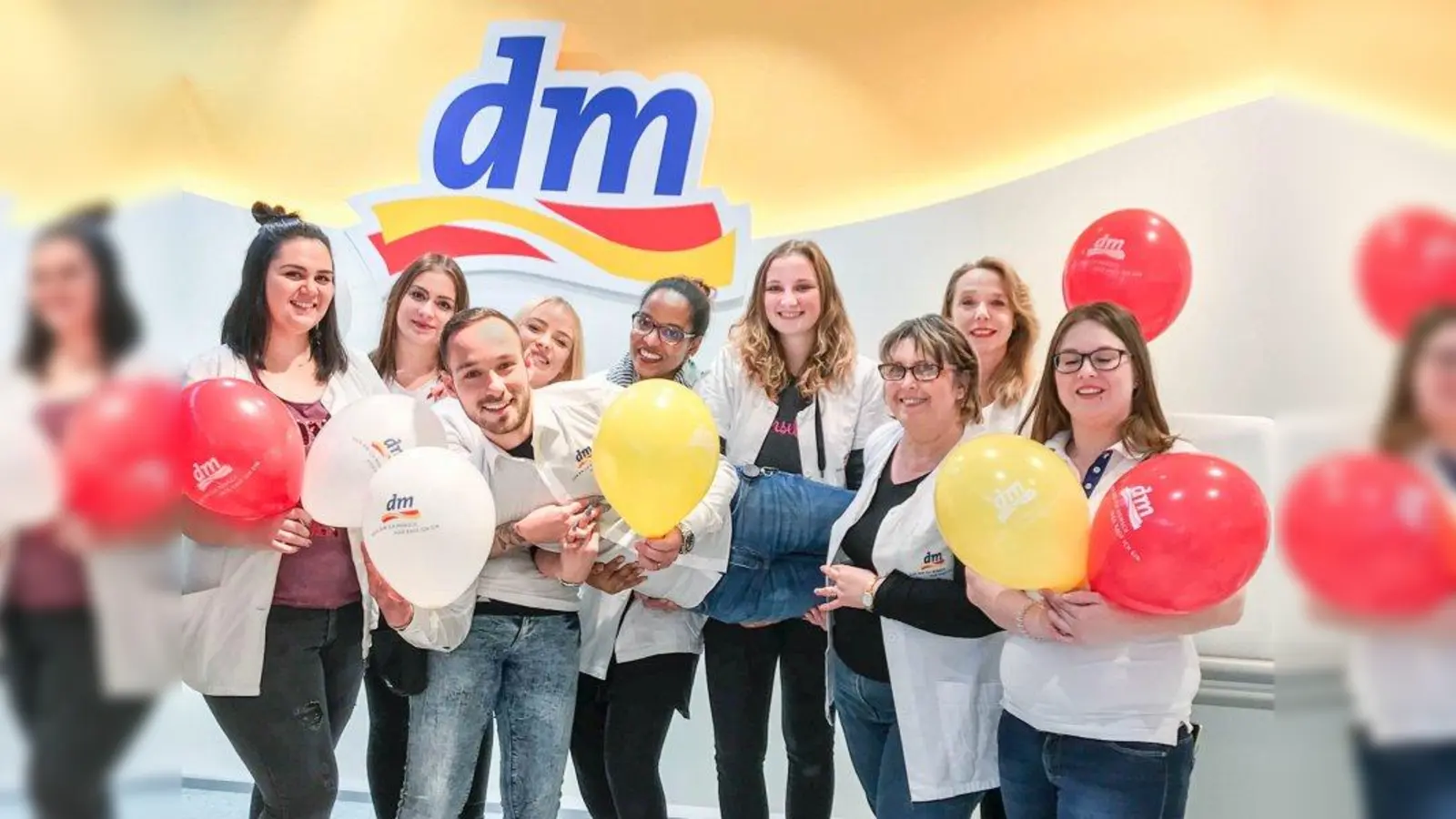 Das dm-Team freut sich schon auf die Eröffnung des Marktes in der Sonnenstraße. (Foto: dm-drogerie markt)