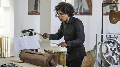 Am 26. September lädt Donald Manuel zum Workshop „Donald and the Drums“ ein. Die Teilnahme ist kostenlos. (Foto: Kultur im Trafo / Donald Manuel)