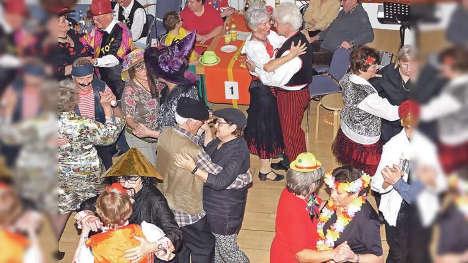 Das Tanzbein schwingen bei flotter Live-Musik am Unsinnigen Donnerstag in Ottobrunn.	 (Foto: G. Dorn)