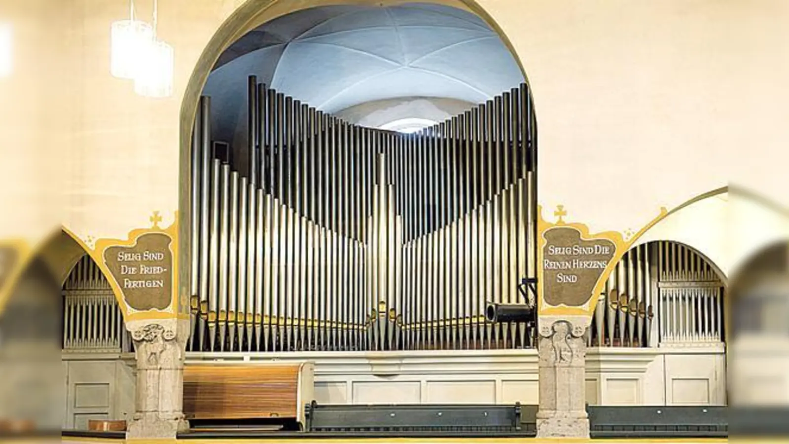 Noch langer Renovierungsarbeit sind in der Erlöserkirche wieder zwei Orgel im Einsatz.	 (Foto: VA)