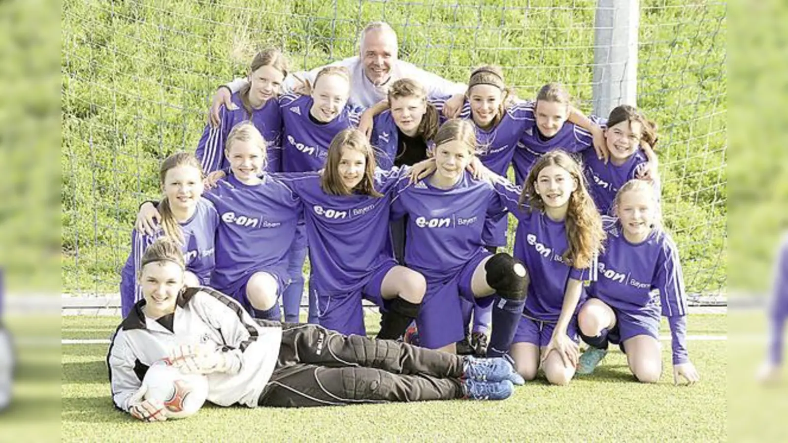 Die D-Mädchen des TSV mit ihrem Trainer Bernd Spötzl. 	 (Foto: privat)