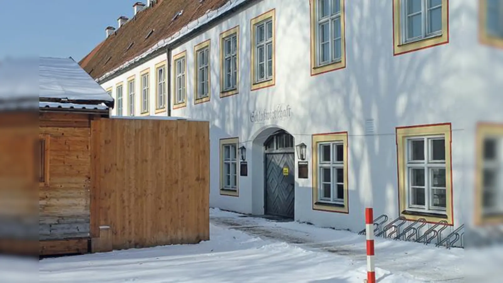 Die Schlosswirtschaft soll saniert werden.  Derzeit laufen hier diverse Untersuchungen.	 (Foto: ch)