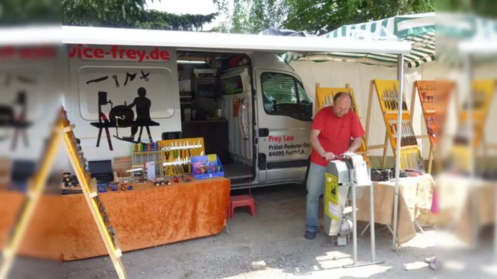 Geschärft werden neben Scheren sämtlicher Größen - von der filigranen Nagel- bis hin zur großen Gartenschere - auch Messer aller Art.  (Foto: Privat)