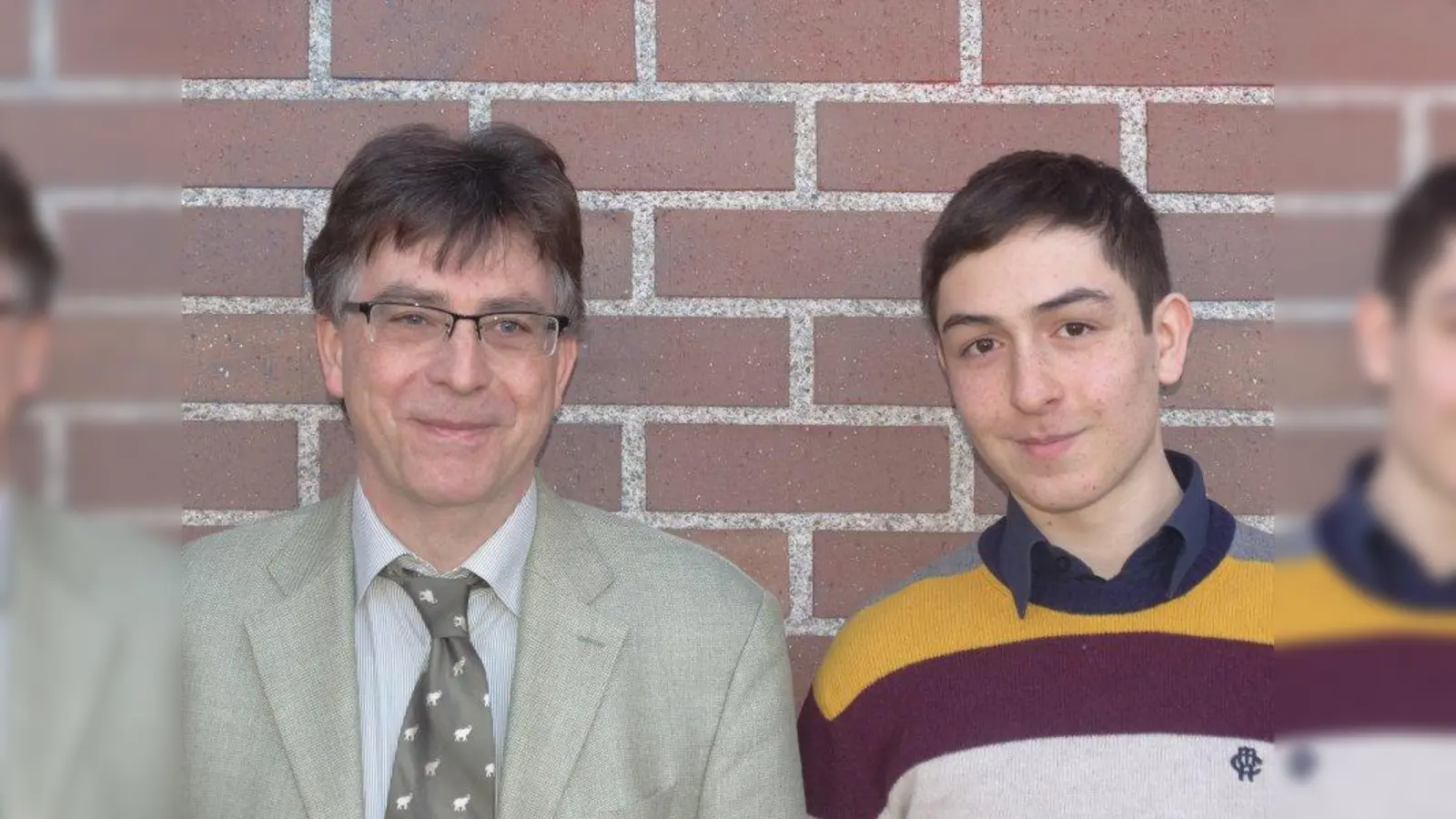 Bernhard Fanderl, Schulleiter des Dante-Gymnasium, und Schülersprecher Thomas Dörtgöz (rechts). (Foto: tab)