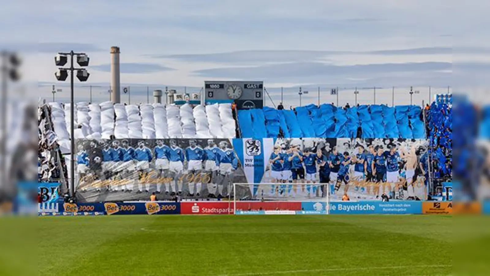 Vergangenheit und Gegenwart: Westkurve im Grünwalder Stadion.  (Foto: Anne Wild)