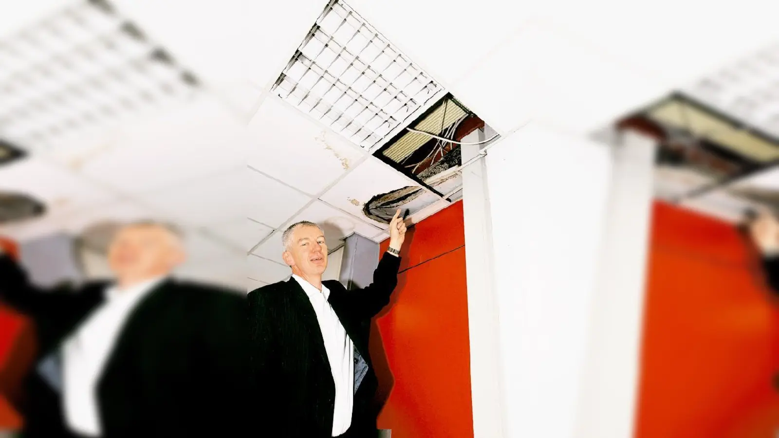 Schulleiter Achim Lebert, hat genug von den ständigen Bauarbeiten am Ottobrunner Gymnasium.  (Foto: Schunk)