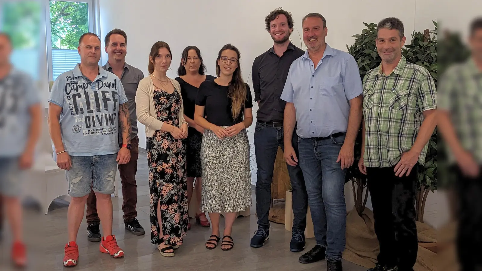 Netzwerk Grafing mit dem neuen Vorstand vom Werbering: (v. l.) Andreas Frank, Ludwig Bitto (Vorsitzender) Melanie Klippel, Doris Lange, Sarah Rothmoser, Wahlleiter und 2. Bürgermeister Johannes Oswald, Björn Szymaniak und Christian Kurz-Buchheit.  (Foto: Gewerbering Grafing)