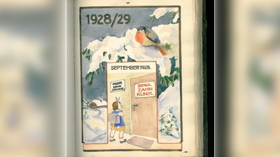 Liebevoll und sorgfältig sind die Jahresblätter der Chronik der Implerschule gestaltet. (Foto: Sch)