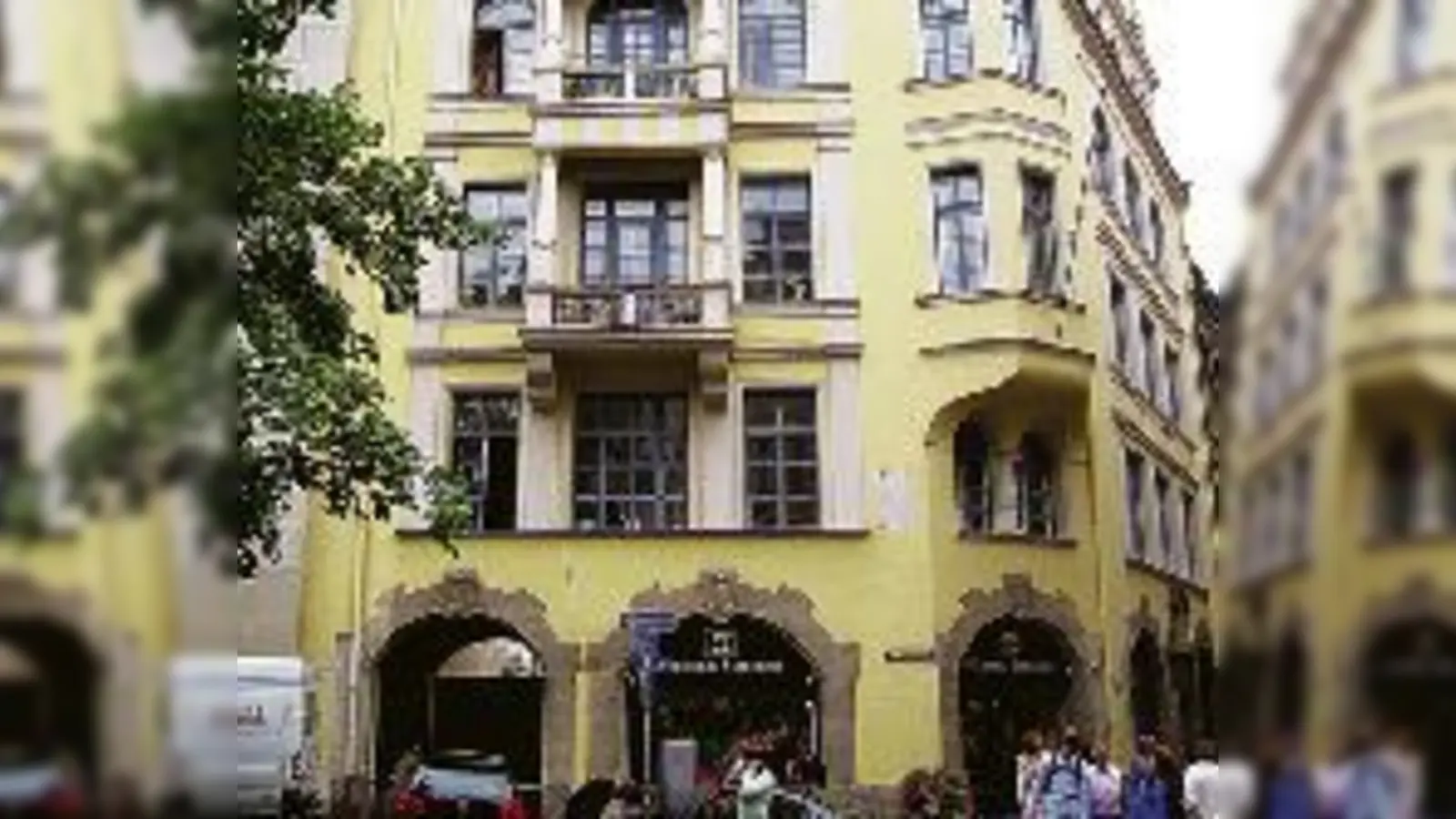 Sieht edel aus, macht aber jede Menge Lärm: Im Haus am Kosttor 1 sind drei Studentenverbindungen untergebracht, die gerne nächtens feiern. Die Nachbarn werden dadurch um ihren Schlaf gebracht.  (Foto: ras)