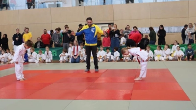 Junge Judoka aus mehr als zehn Vereinen erproben die ersten Schritte auf der Wettkampfmatte. (Foto:  ESV München-Ost)