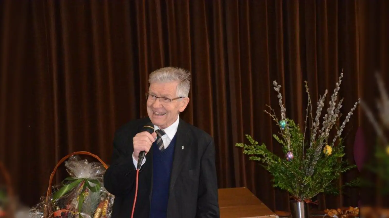„Er gehört zu den ältesten Priestern, die noch eine Pfarrei leiten.“ Pfarradministrator Jürgen Rintelen aus St. Johannes Evangelist feierte seinen 85. Geburtstag und freute sich über die vielen guten Wünsche. (Foto: privat)