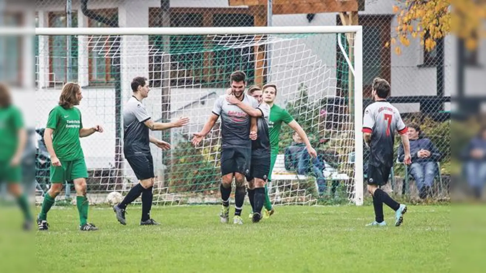 Viele Tore, einige »verrückte« Ergebnisse: Die Münchner Wochenanzeiger werfen einen Blick auf den vorletzten Spieltag in den Fußball-Kreisligen.	 (Foto: Christian Riedel)