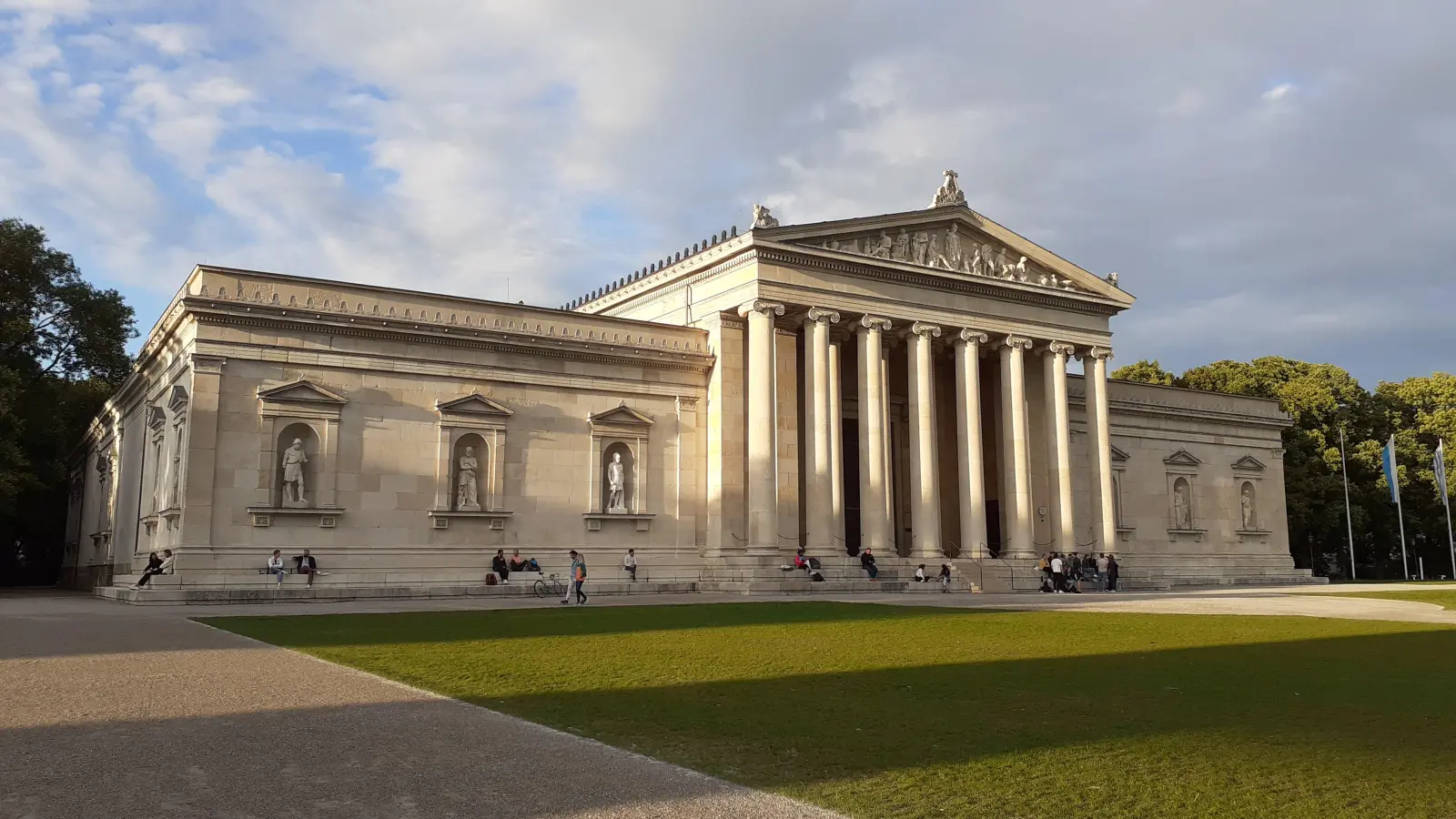 Auf dem Königsplatz findet am Samstag eine Open Air-Veranstaltung statt. Deshalb werden Busse umgeleitet.  (Foto: red)