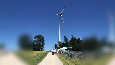 Auch im Hofoldinger Forst könnte, wie hier in Ebersberg, Windräder aufgestellt werden. Diesbezügliche Untersuchungen laufen.  (Foto: Landratsamt München)