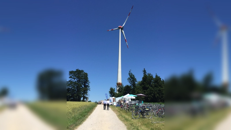Auch im Hofoldinger Forst könnte, wie hier in Ebersberg, Windräder aufgestellt werden. Diesbezügliche Untersuchungen laufen.  (Foto: Landratsamt München)